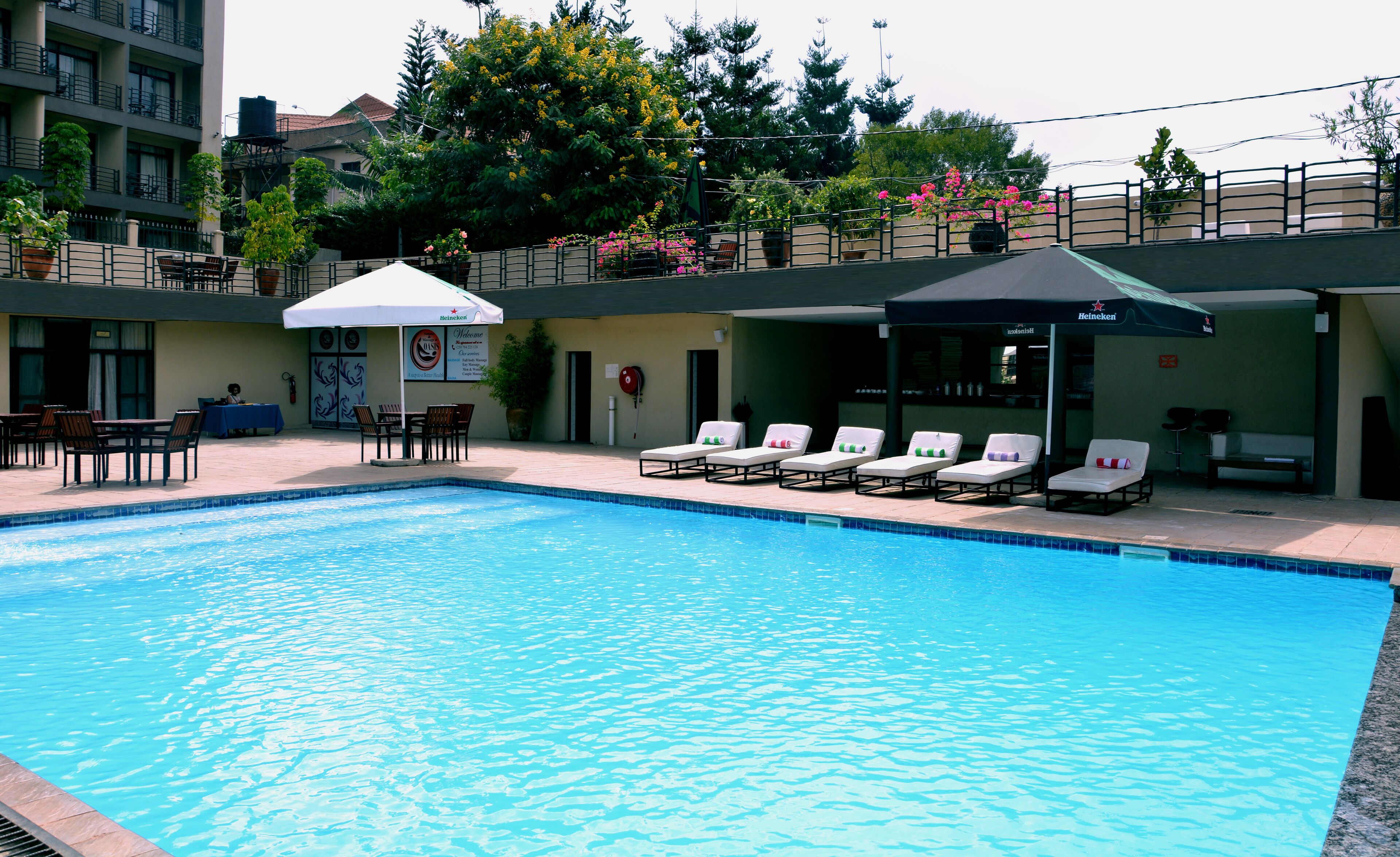 Fachada de la propiedad por la tarde o noche