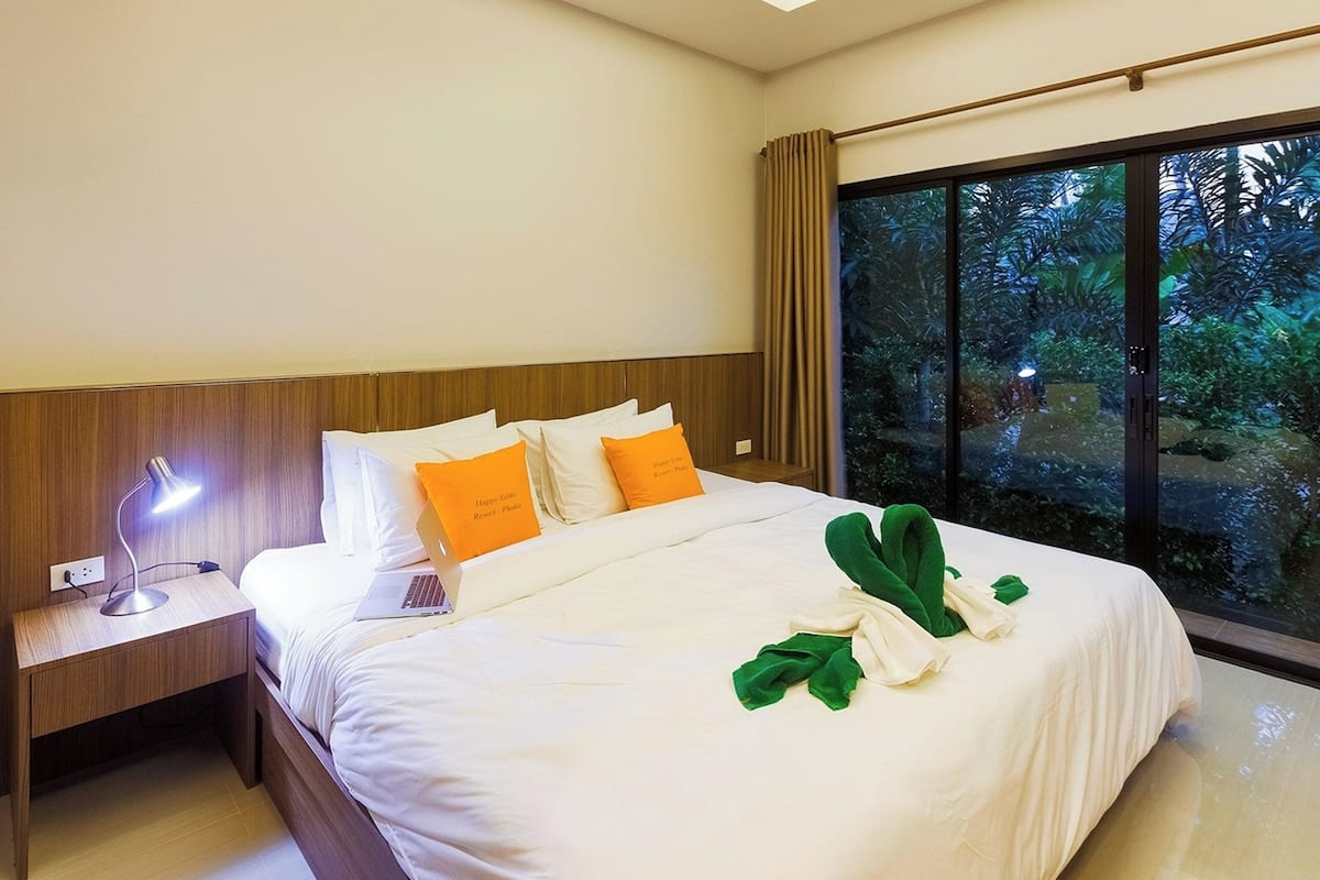 Suite, 1 Bedroom, Balcony, Mountain View | 1 bedroom, in-room safe, desk, blackout drapes