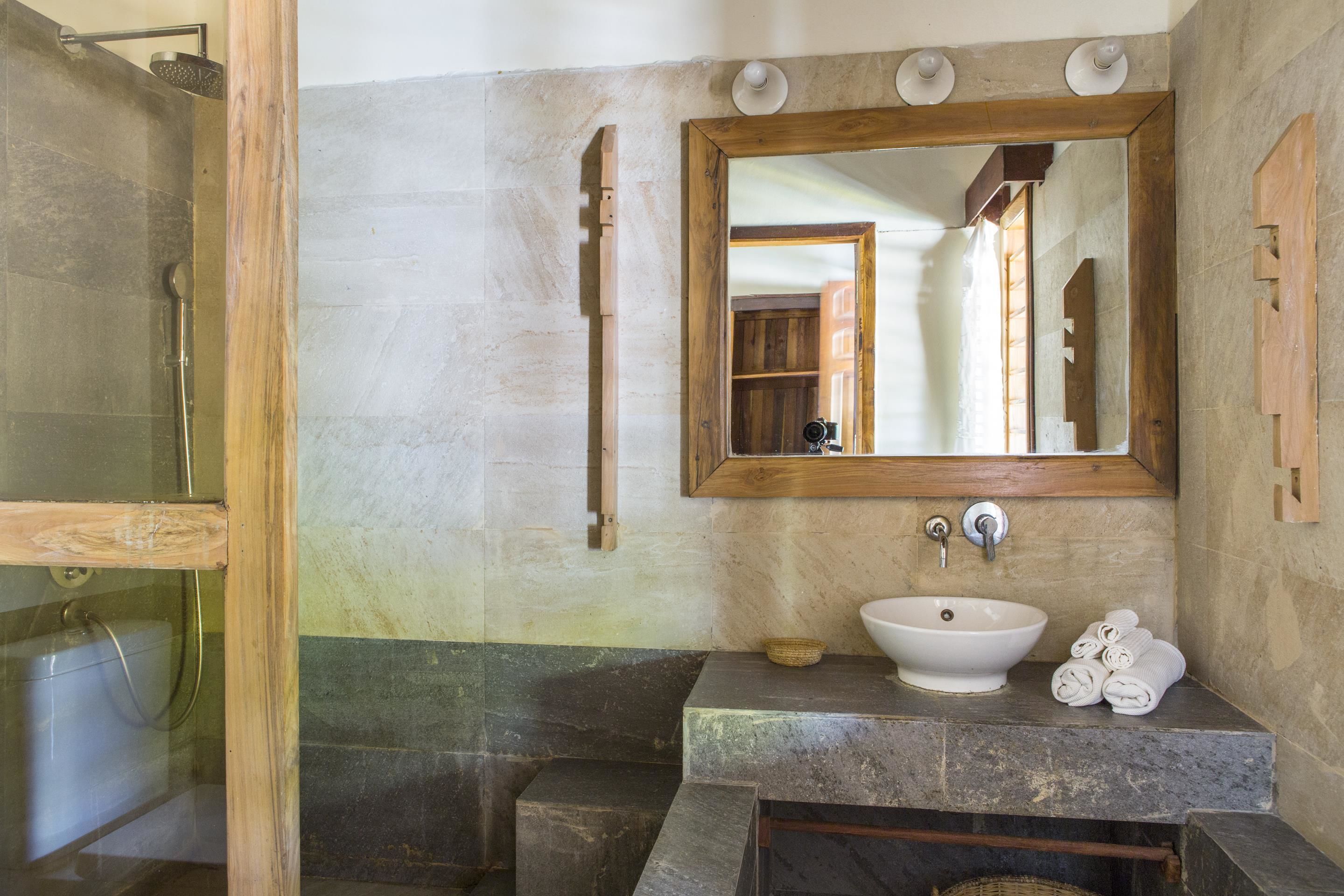 superior room | bathroom | shower, free toiletries, hair dryer, bidet