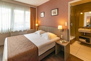 Desk, free WiFi, bed sheets