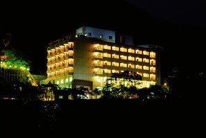 Façade de l’hébergement - soirée/nuit