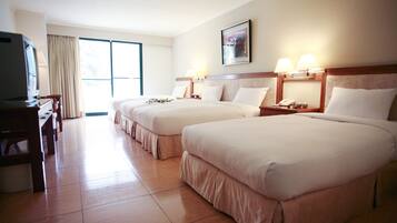 Neljän hengen deluxe-huone | Minibaari, pimennysverhot, ilmainen Wi-Fi