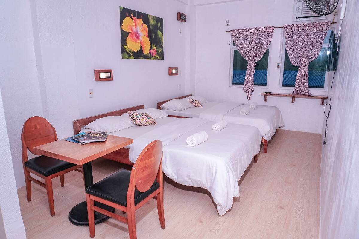 Family Room | Langsir/tirai gelap terus 