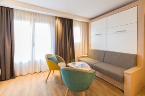 Studio, Kitchenette | Living area | Flat-screen TV - Résidence Neptunia (Saint-Malo)