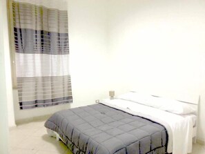 Double Room | Premium bedding, desk, cots/infant beds, rollaway beds