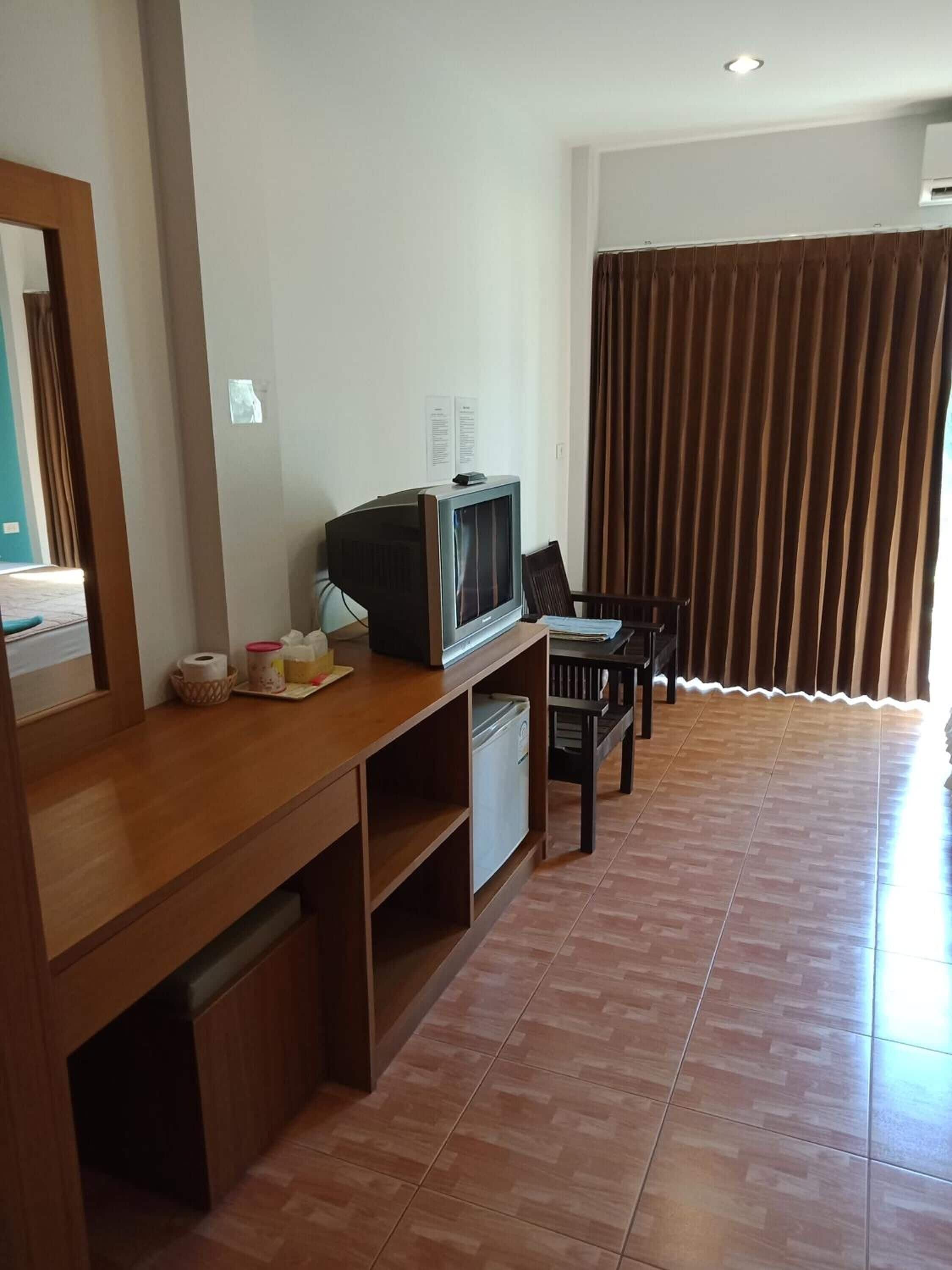 1 bedroom, in-room safe, individually decorated, desk