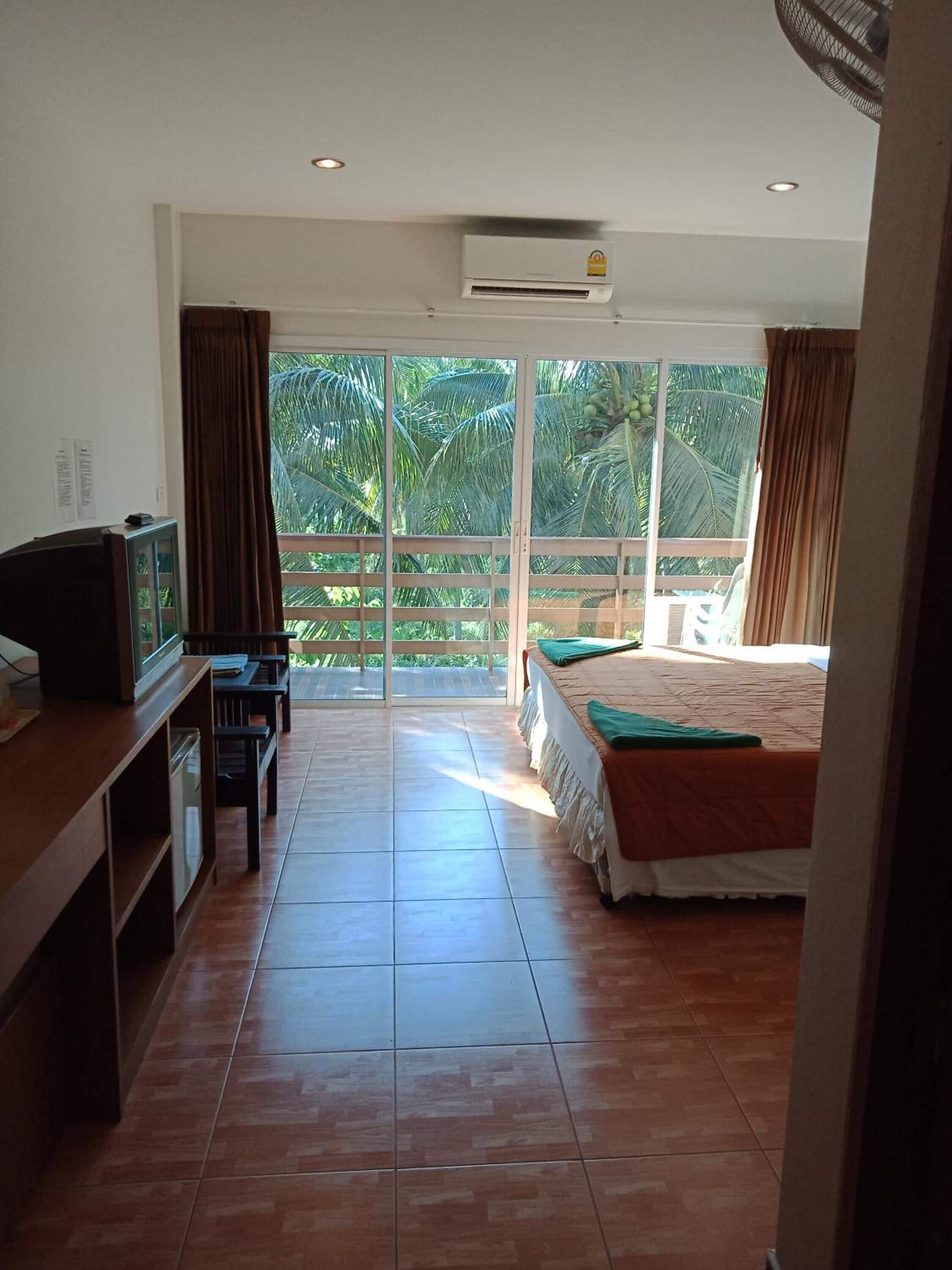 1 bedroom, in-room safe, individually decorated, desk