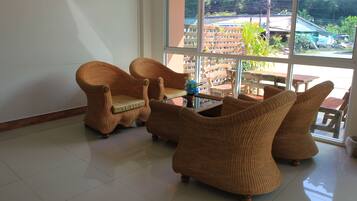 Coin salon dans le hall