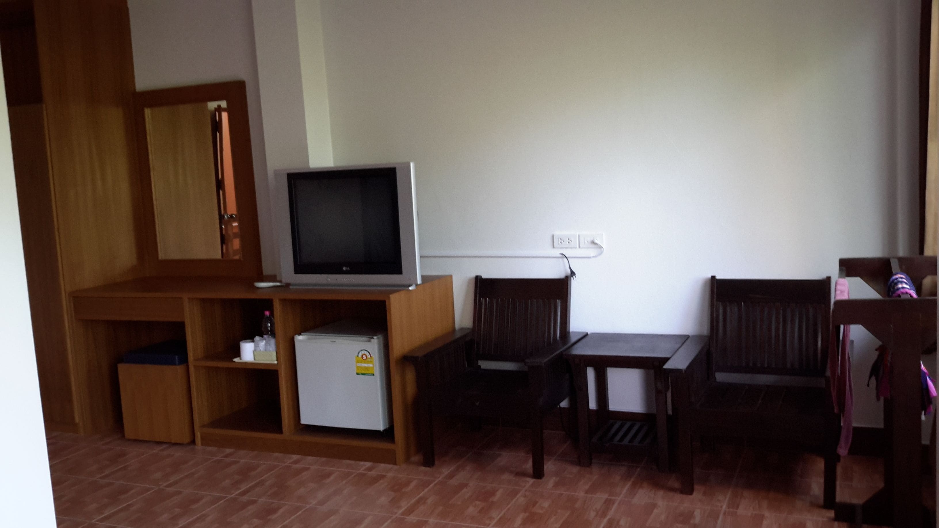 standard double room | 1 bedroom, in-room safe, individually decorated, desk