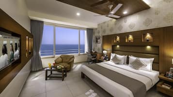 Deluxe Room, Sea View | Minibar, in-room safe, desk, wheelchair access