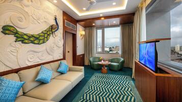 Studio Suite | Living room