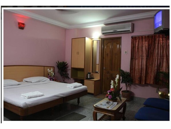 Standard Double Room, 1 Queen Bed, Non Smoking, City View