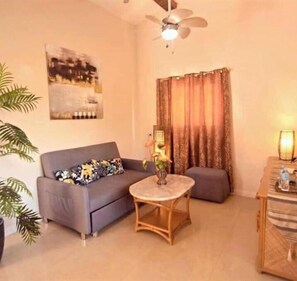 Flat-screen TV - Alona42 Resort (Panglao)