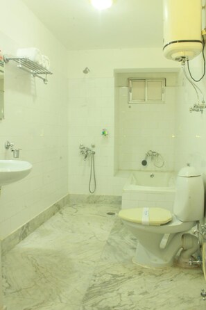 Free toiletries, hair dryer, slippers, towels - The New Castle Hotel (Gangtok)
