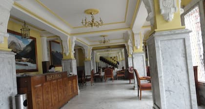 The New Castle Hotel