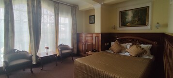Ropa de cama de alta calidad, colchones con efecto memoria y escritorio 
