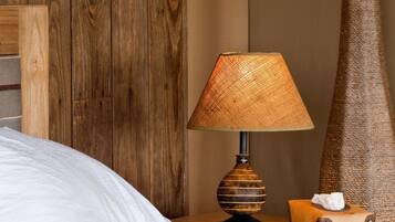 Habitación Deluxe con 1 cama matrimonial o 2 individuales, Terraza (Safaris included) | Servicios de la habitación