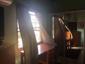 1 bedroom, individually decorated, individually furnished - Antigua Seaview (St. John's)