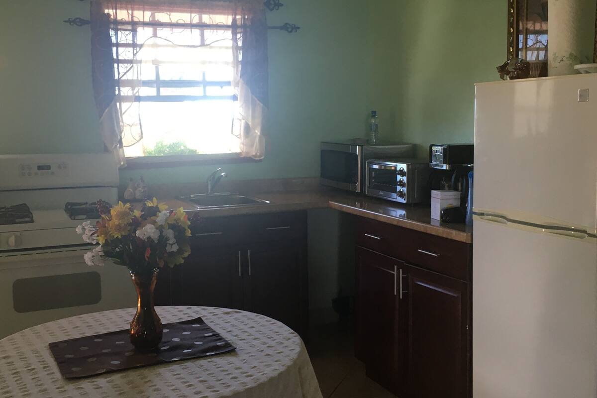 8-suite, ocean view | private kitchen | full-sized fridge, microwave, oven, stovetop