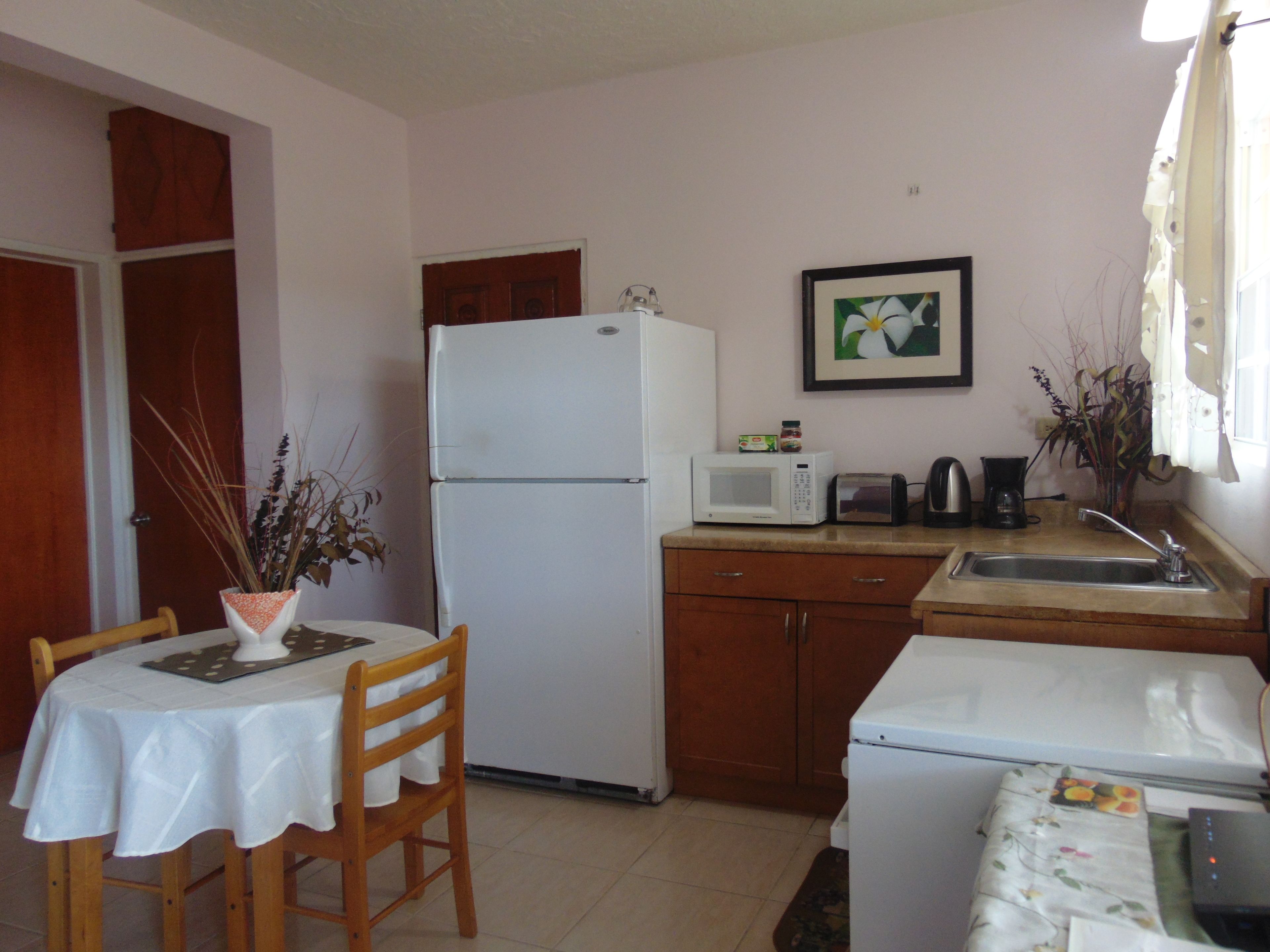 2-family apartment, garden view | in-room dining