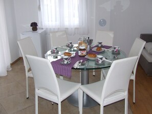 In-room dining - Villa Ana (Zadar)