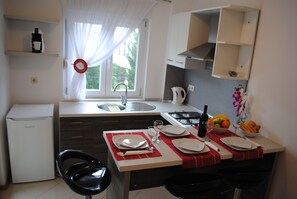 Fridge, oven, coffee/tea maker, electric kettle - Villa Ana (Zadar)