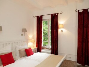 Superior Double Room, 1 Double Bed | In-room safe, free WiFi - Das Dycker Weinhaus (Juechen)
