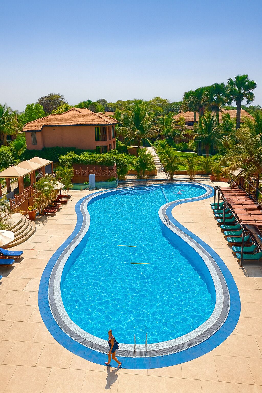 Outdoor pool, pool loungers