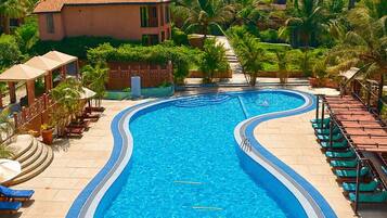 Outdoor pool, sun loungers