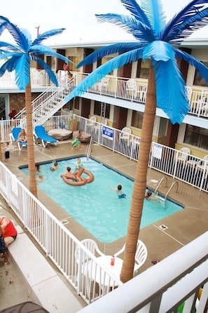 2 outdoor pools, open 10:00 AM to 9:00 PM, sun loungers