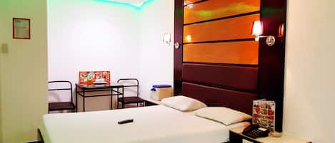 Room, Private Bathroom | Desk, free WiFi