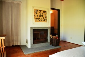 Economy Double or Twin Room | Fireplace - Convento de São Francisco (Vila Franca do Campo)