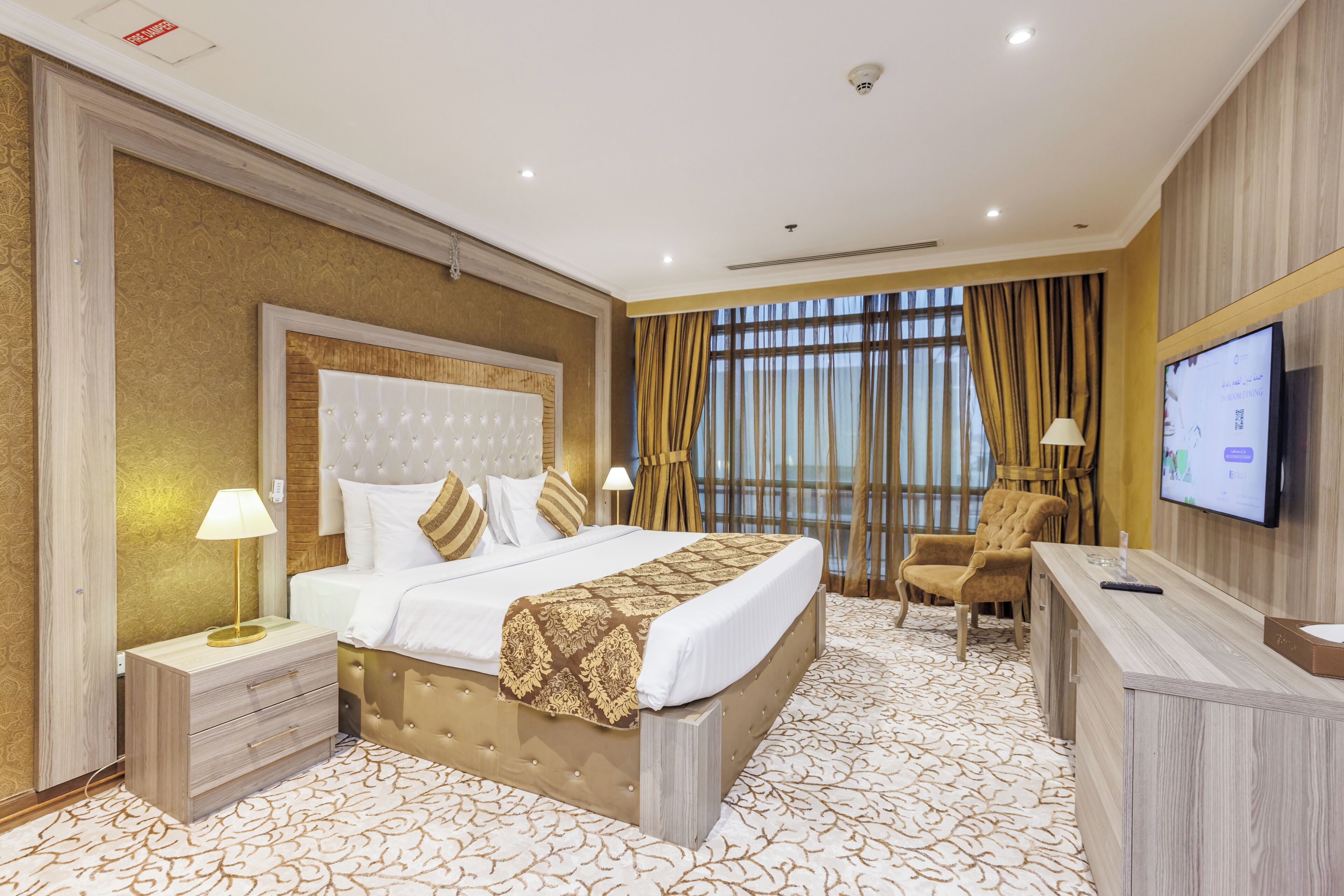 Classic Room | Minibar, in-room safe, individually decorated, individually furnished