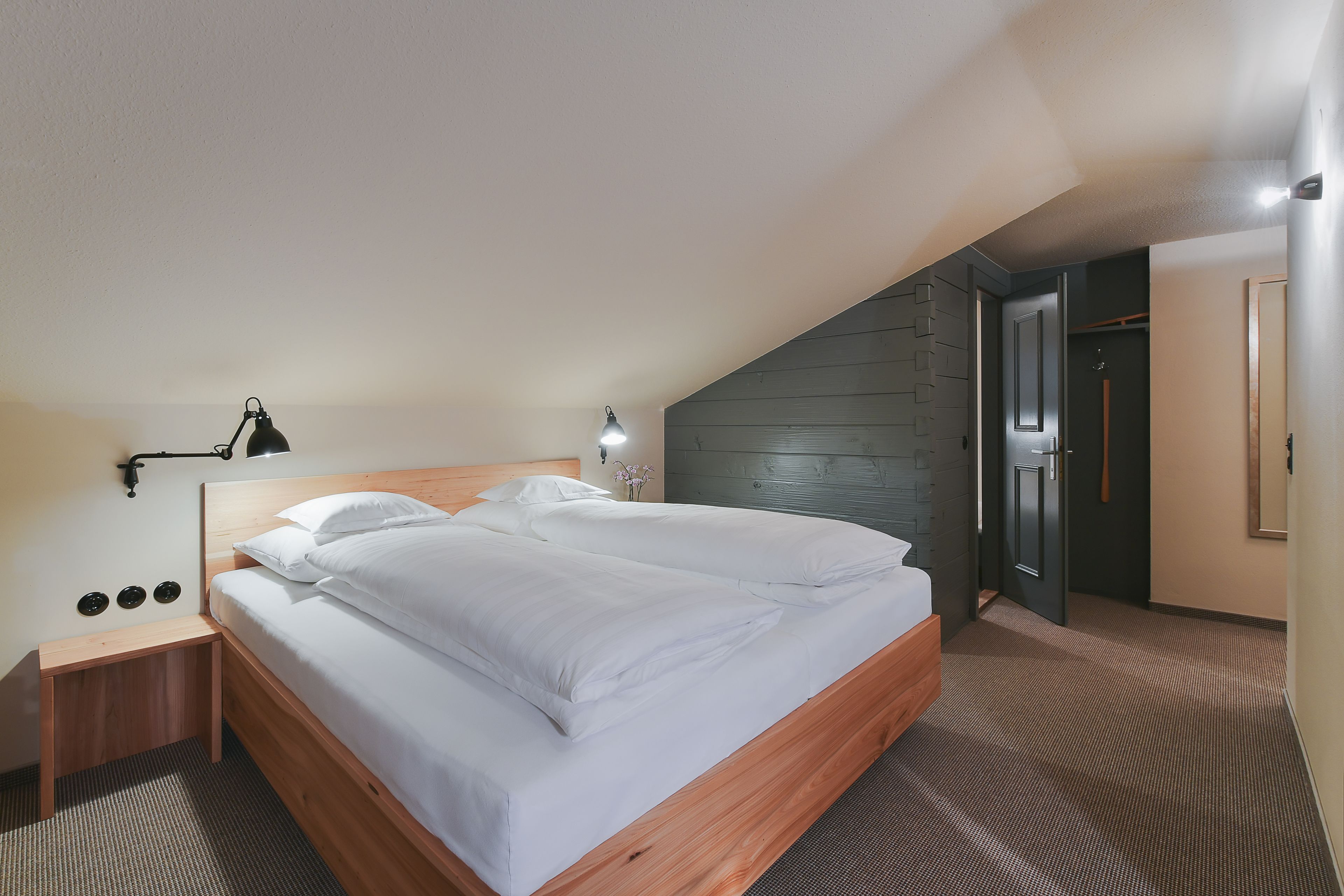 classic double room | in-room safe, desk, free cots/infant beds, free wifi