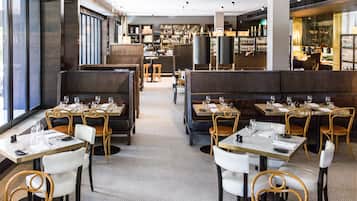 Daily full breakfast (AUD 44 per person)