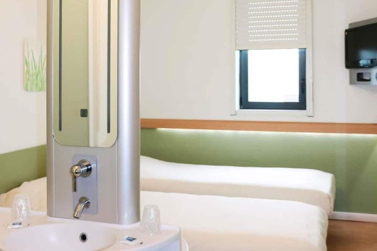 Twin Room, 2 Single Beds