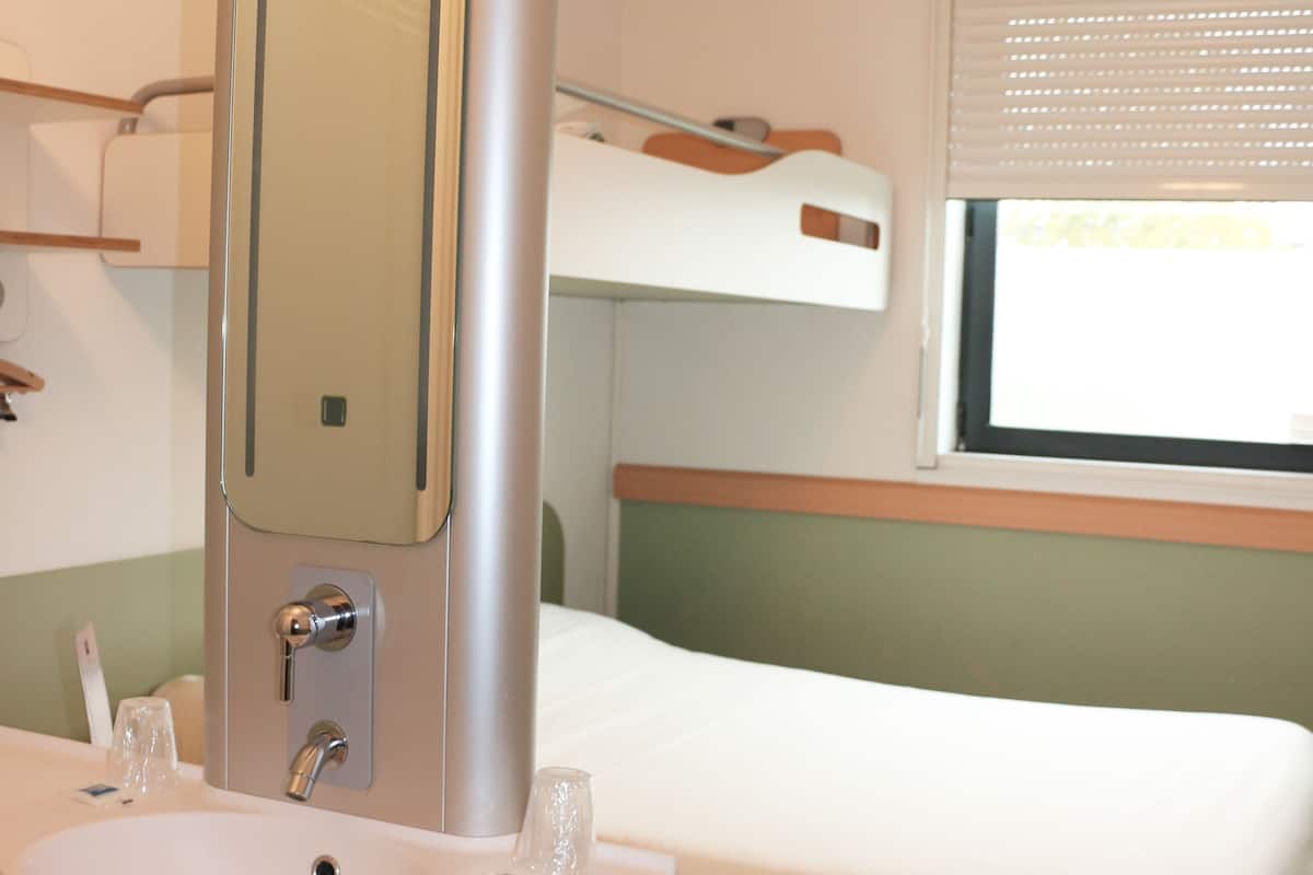 triple room, multiple beds | bathroom sink