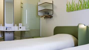 Twin Room, 2 Single Beds | Desk, soundproofing, free WiFi, bed sheets