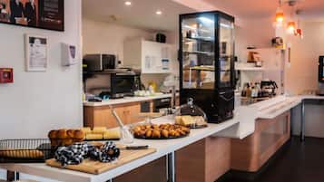Café da manhã com buffet todos os dias mediante uma taxa