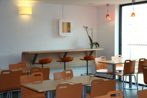 Frokostbuffé hver dag (mot et tillegg)