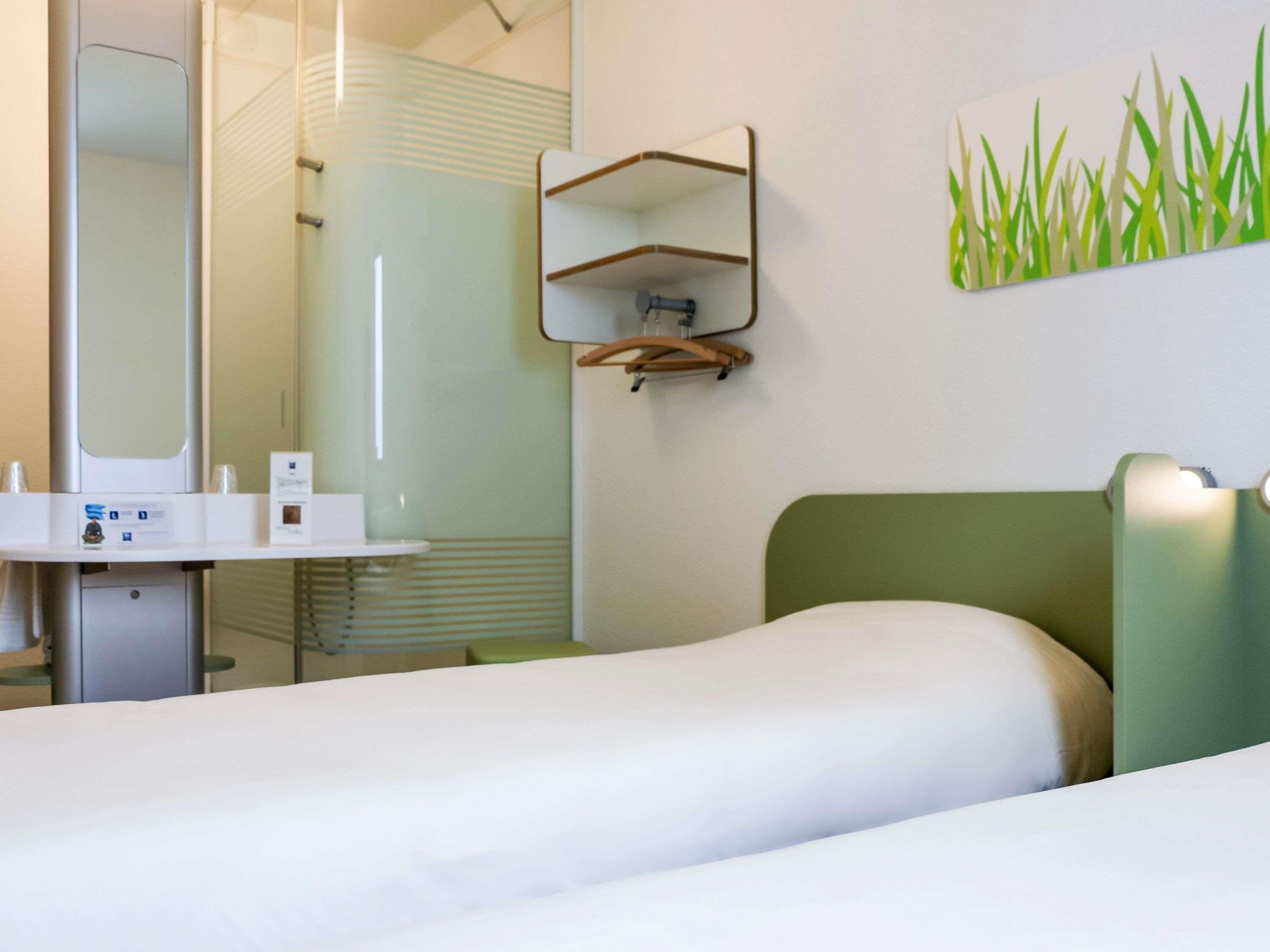 Twin Room, 2 Twin Beds | Desk, soundproofing, free WiFi, bed sheets