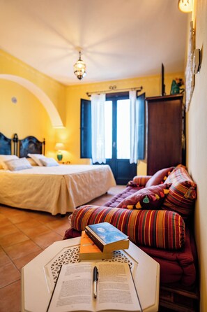 Superior tweepersoonskamer | Een kluis op de kamer, individueel gemeubileerd, gratis wifi, beddengoed