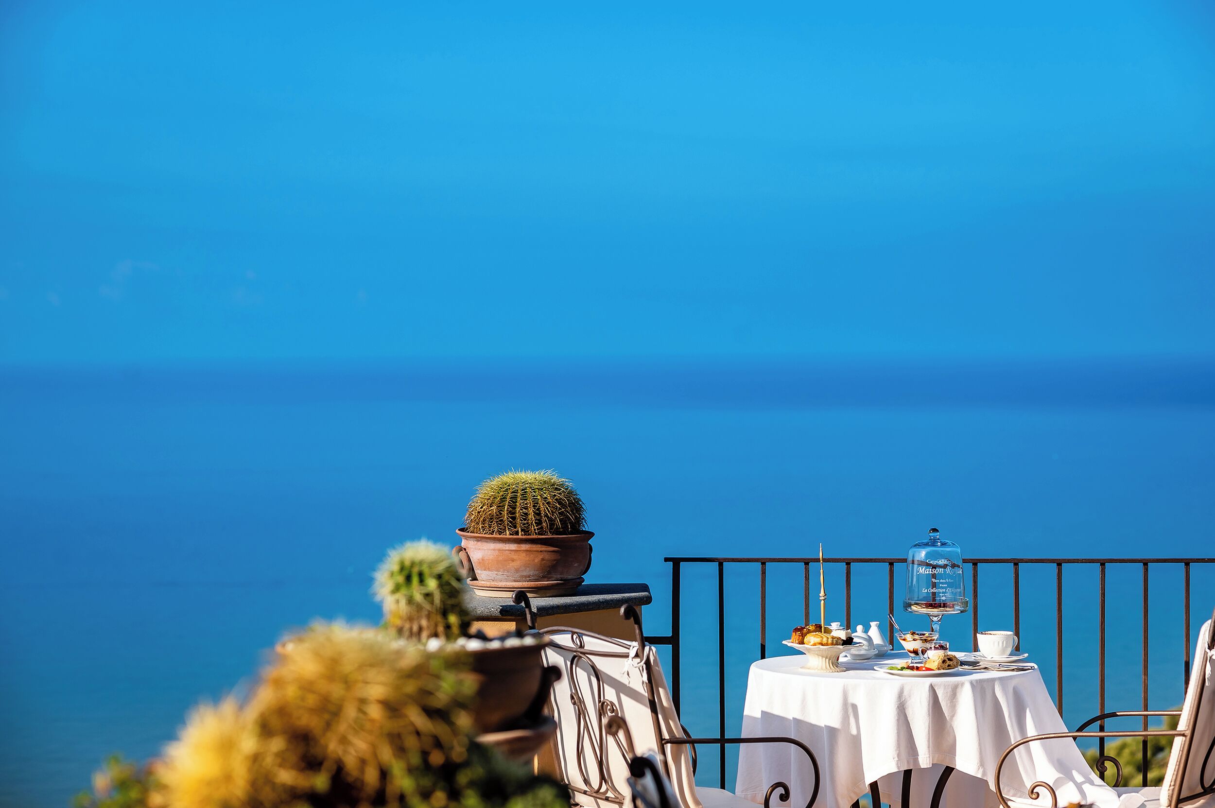 Petit déjeuner buffet (15.00 EUR par personne)