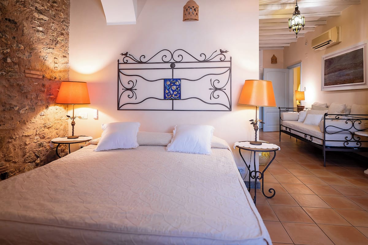 Junior Double Room | In-room safe, individually furnished, free WiFi, bed sheets