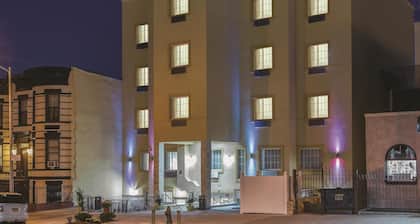 La Quinta Inn & Suites by Wyndham Brooklyn East