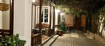 Gorilla - Hostel
