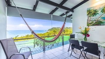 Habitación Confort | Zona de estar | Televisión de 32 pulgadas con canales por cable