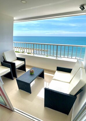 Departamento Premium, 2 habitaciones, balcón, vista a la playa | Vista del balcón