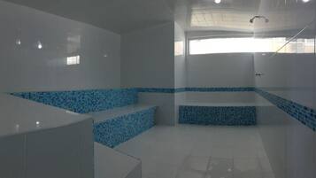Baño turco o hammam, aromaterapia y masajes con piedras calientes
