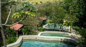 6 outdoor pools